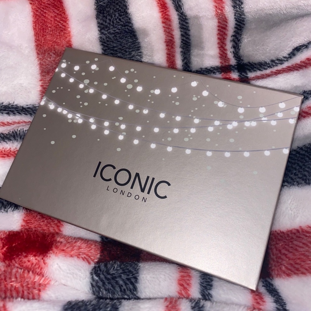 Iconic London blaze chaser face palette